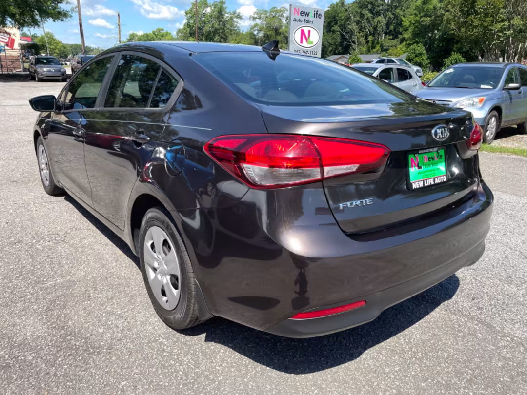 2017 Kia Forte - 3KPFK4A75HE088957 - Image #4