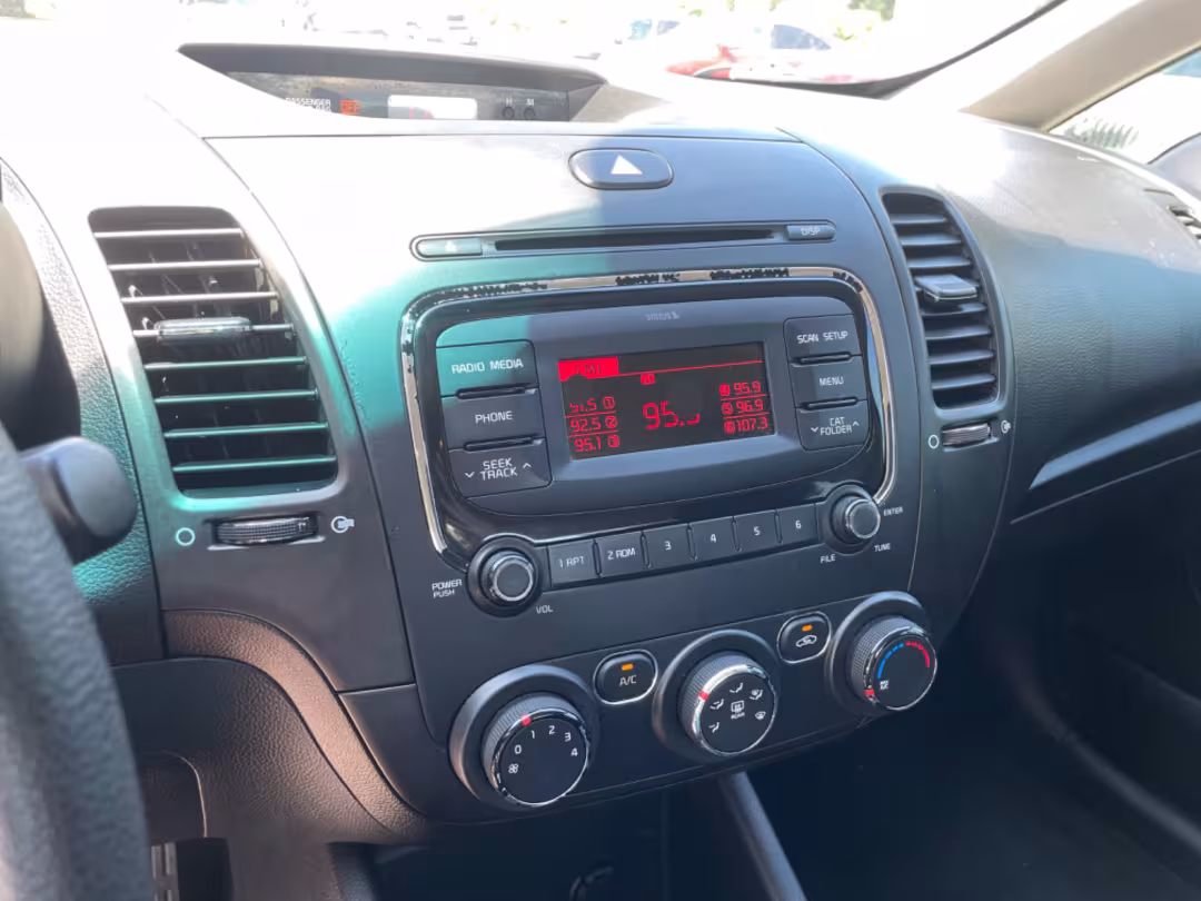 2017 Kia Forte - 3KPFK4A75HE088957 - Image #16